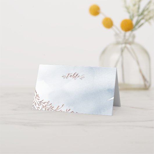 Stoffige blauwe kalligrafie rustieke bruiloft plaa plaatskaartje (Voorkant)