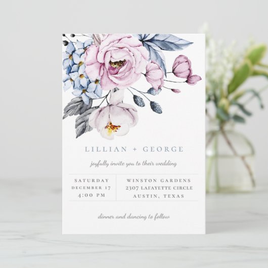 Stoffige blauwe mauve bloemboeket trouw uitnodigin aankondiging (Staand voorkant)