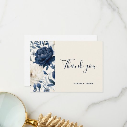 stoffige marine blauw bloemenbruiloft bedankkaart (Voorkant / Achterkant in situ)