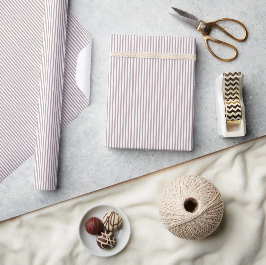 Stoffige Mauve Dunne Gestreepte Cadeaupapier (Crafts)