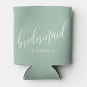 Stoffige Mintgroene Bruidsmeisje Modern Schrift Blikjeskoeler (Voorkant)