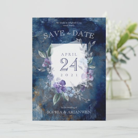 Stoffige Paarse bloementuin Bruiloft Uitnodiging (Staand voorkant)