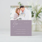 Stoffige Paarse kalligrafie en bloemenfoto Rsvp Kaartje (Staand voorkant)