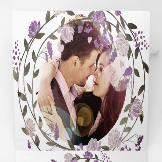 Stoffige Paarse Pioen Bloemen Krans Bruiloft Drieluik Uitnodiging (Binnenzijde eerst)