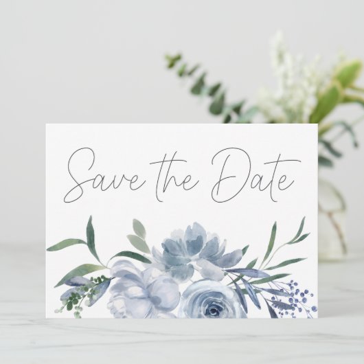 Stoffige Pastelblauwe Bloemen Save The Date (Staand voorkant)
