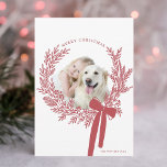Stoffige Rode Kerstkrans Minimale Foto Feestdagenkaart<br><div class="desc">Minimale vakantie fotokaart met een eenvoudige kerstkrans. Voor meer geavanceerde aanpassing van dit ontwerp,  klikt u op de BLUE DESIGN TOOL BUTTON hierboven!</div>