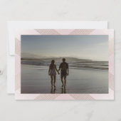 stoffige roos roze klassieke deco goudfoto save the date (Achterkant)