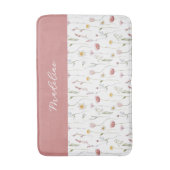 Stoffige Roze Aquarel Wilde Bloem Monogram Naam Badmat (Voorkant Verticaal)
