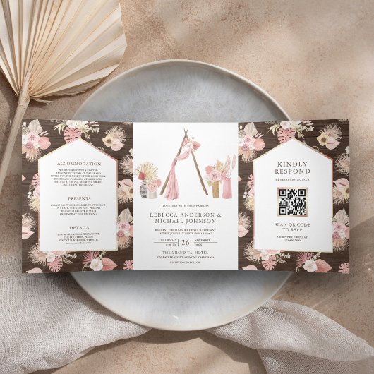 Stoffige Roze Bloem Boho Arbor Hout QR Code Trouwe Drieluik Uitnodiging