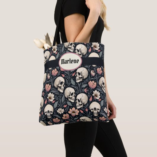 Stoffige roze bloemen en schedels tote bag (Dichtbij)
