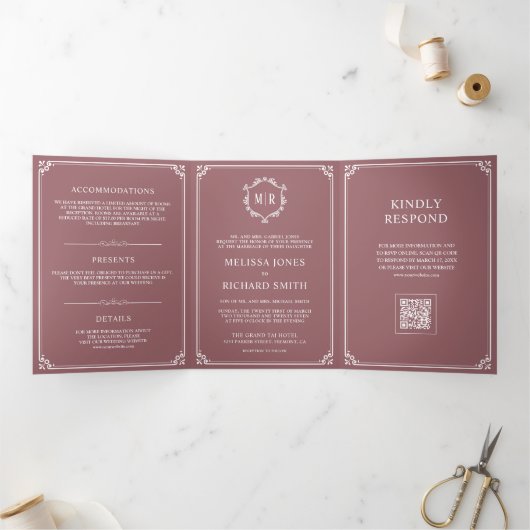 Stoffige Roze en Witte Monogram QR Code Trouw Drieluik Uitnodiging (Binnen)