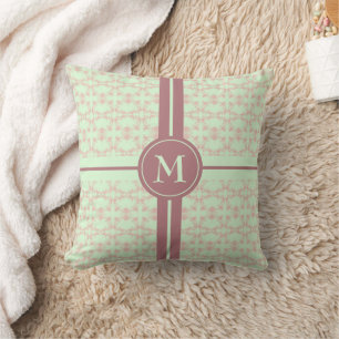 Stoffige Roze Geborduurde Monogram Kussen