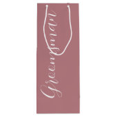 Stoffige Roze Gestileerde Script Bruidsgetuige Wijn Cadeautas (Achterkant)