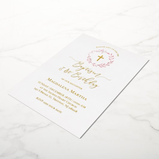 stoffige roze krans Doop en 1e Verjaardag Folie Uitnodiging (Gedraaid)