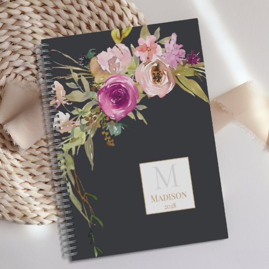 Stoffige roze paarse bloemige trendy monogram planner
