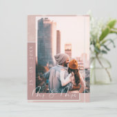 Stoffige Roze Script Foto Save the Date Kaart (Staand voorkant)