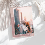 Stoffige Roze Script Foto Save the Date Kaart<br><div class="desc">Stoffige Roze Script Foto Save the Date Kaart. Zachte en romantische,  deze stoffige roze Save the Date kaart heeft elegante witte script met een volledige fotolay-out. Perfect voor lente- of zomerhuwelijken,  het minimalistische ontwerp en warme blos toon brengen een zachte,  moderne touch aan uw aankondiging.</div>