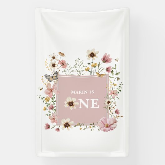 Stoffige Roze Wilde Bloem Vlinder 1e Verjaardag Spandoek (Verticaal)