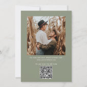 Stoffige Saliegroene Bruiloftsscript met Foto + QR Kaart (Achterkant)