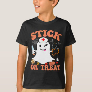Stok of trakteer verpleegster grappig Halloween ko T-shirt