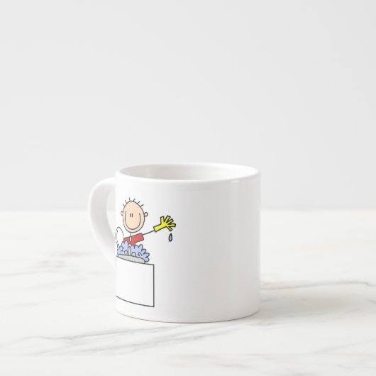 Stokfiguur doet afwas espresso kop (Links)