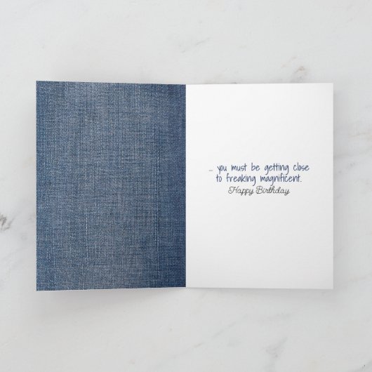 Stokfiguur Meisje Met Sportschoenen Verjaardag Hum Kaart (Binnen)