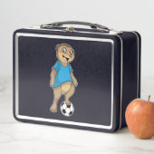 Stokstaartje als voetballer met voetbal (In situ)