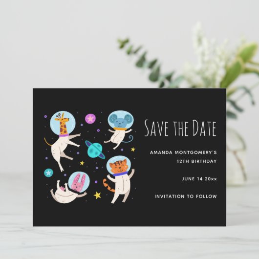 Stomme astronautdieren die in de ruimte zweven save the date (Staand voorkant)