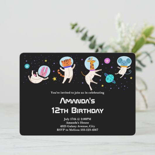 Stomme astronautdieren die in de ruimtevaart zweve kaart (Staand voorkant)