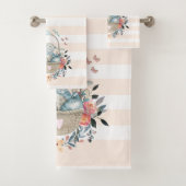 Stomme Bunny in een mand met eieren en bloemen Bad Handdoek (Insitu)