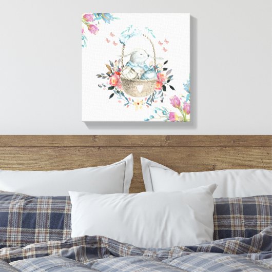 Stomme Bunny in een mand met eieren en  bloemen Canvas Afdruk (Insitu (Slaapkamer))