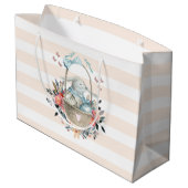 Stomme Bunny in een mand met eieren en  bloemen Groot Cadeauzakje (Achterkant Gekanteld)