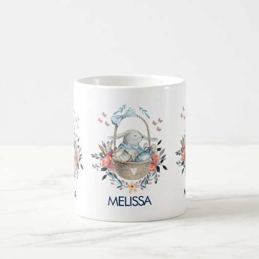 Stomme Bunny in een mand met eieren en  bloemen Koffiemok (Center)