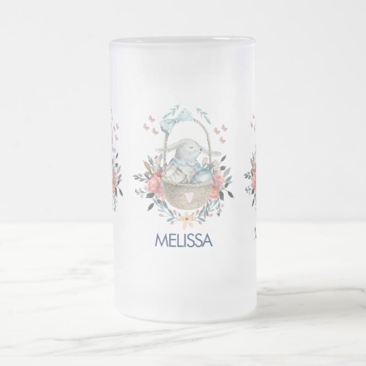 Stomme Bunny in een mand met eieren en  bloemen Matglas Bierpul (Center)
