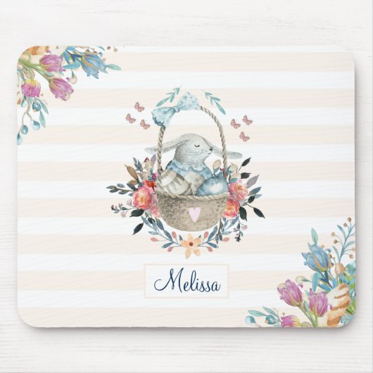 Stomme Bunny in een mand met eieren en  bloemen Muismat (Voorkant)