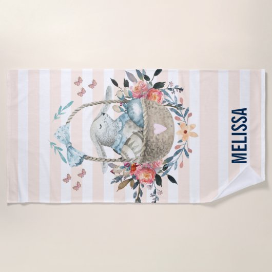 Stomme Bunny in een mand met eieren en  bloemen Strandlaken (Voorkant)