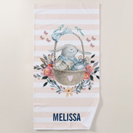 Stomme Bunny in een mand met eieren en bloemen Strandlaken (Voorkant)