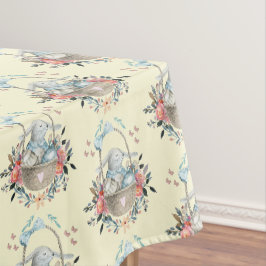 Stomme Bunny in een mand met eieren en  bloemen Tafelkleed