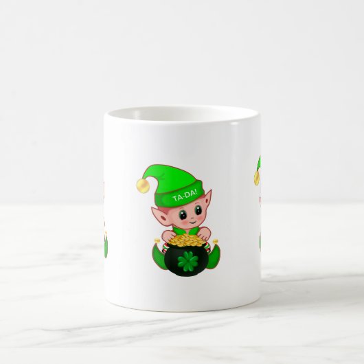 Stomme elf met een pot goud en gelukshamrock koffiemok (Center)