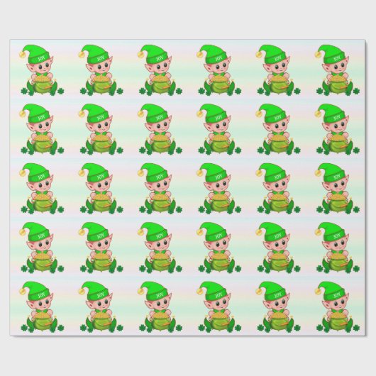 Stomme groene elf en een pot goud op pastelkleuren cadeaupapier (Vlak)