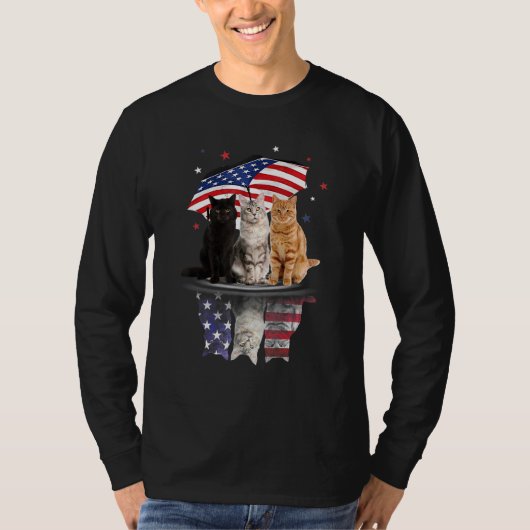 Stomme katten onder Amerikaans paraplu op regenach T-shirt (Voorkant)