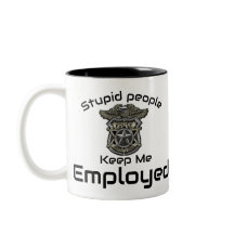 Stomme mensen houden me in dienst