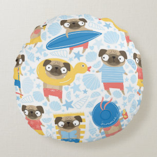 Stomme pugs op vakantie. patroon met cartoon rond kussen