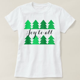 Stomme rijen groene kerstbomen met iedereen t-shirt