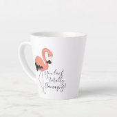 Stomme roze flamingo je ziet er helemaal ontvlamme latte mok (Linkerhoek)