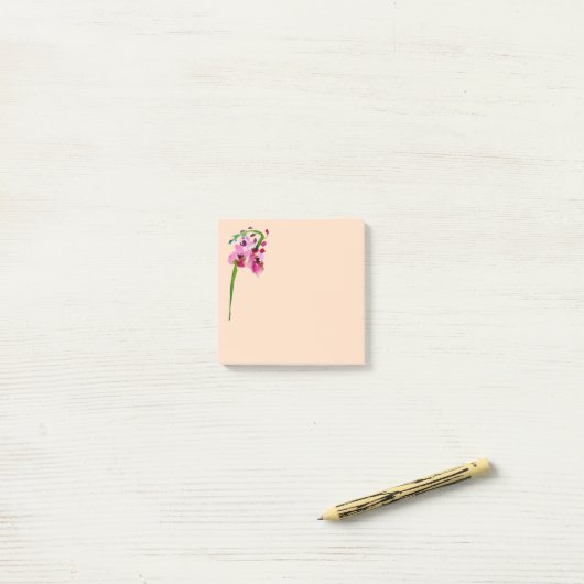 Stomme roze waterverf bloembenodigdheden post-it® notes (Op bureau)