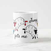Stomme schapen springen "Koffie laat me springen" Grote Koffiekop (Voorkant)