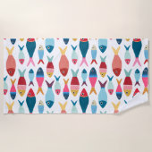 Stomme vis op het strand strandlaken (Voorkant)