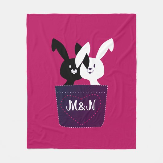 Stomme zwarte en witte liefdesBunnies op magenta Fleece Deken (Voorkant)