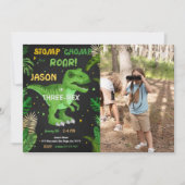 STOMP CHOMP EN BRULLEN! De Dinosaurus Verjaardag F Kaart (Voorkant)